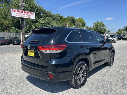 Used 2019 Toyota Highlander LE FWD image 2