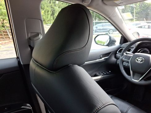 Used 2020 Toyota Camry XLE FWD image 13