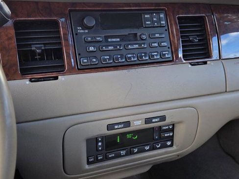 Used 2000 Lincoln Town Car Executive image 12