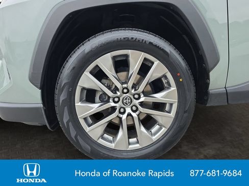 Used 2019 Toyota RAV4 XLE Premium FWD image 9