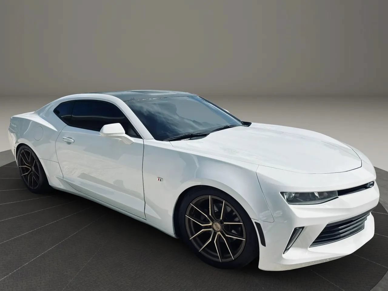 Used 2018 Chevrolet Camaro LS RWD image 7