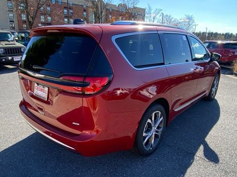 New 2026 Chrysler Pacifica Pinnacle image 8