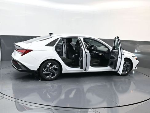 Used 2025 Hyundai Elantra Sport image 21