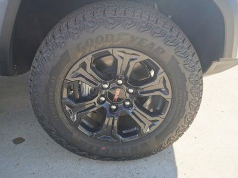 New 2025 GMC Canyon Elevation w/ Convenience Package image 5