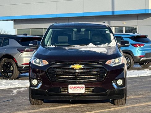 Used 2021 Chevrolet Traverse LT image 3