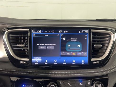 New 2026 Chrysler Pacifica Select image 22