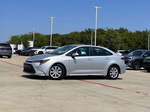 Used 2024 Toyota Corolla LE FWD image 2