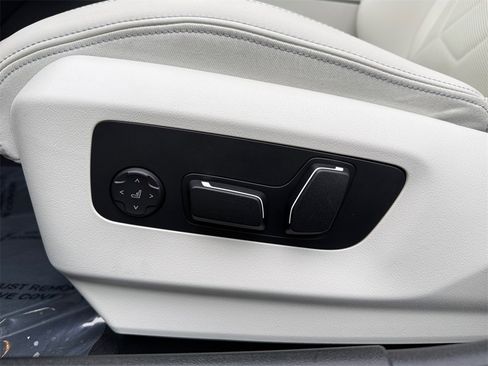 Certified 2025 BMW i5 xDrive40 w/ Premium Package image 35