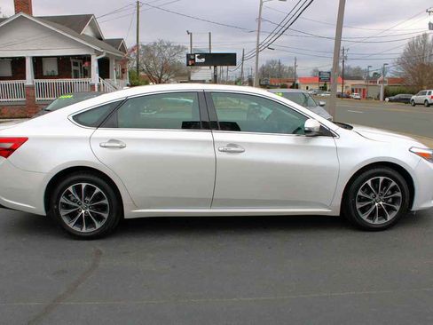 Used 2016 Toyota Avalon XLE Premium image 5