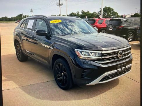Used 2020 Volkswagen Atlas Cross Sport SE w/ Panoramic Sunroof Package FWD image 10