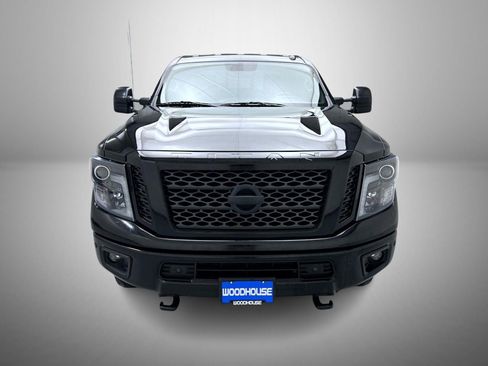Used 2019 Nissan Titan SV w/ SV Convenience Package image 2
