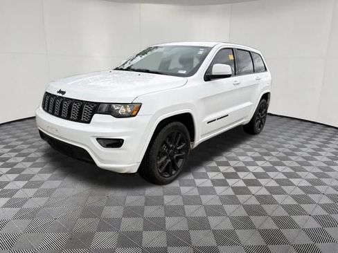 Used 2018 Jeep Grand Cherokee Altitude AWD/4WD image 14