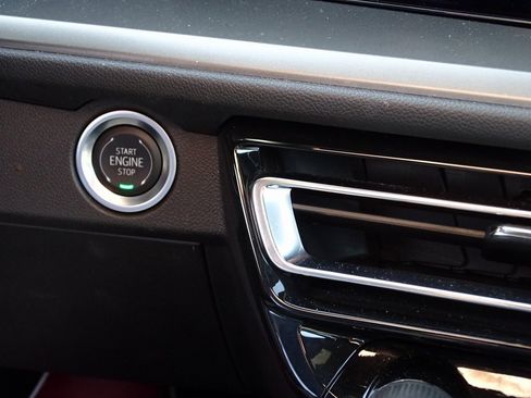 Used 2025 Chevrolet Traverse LT image 36