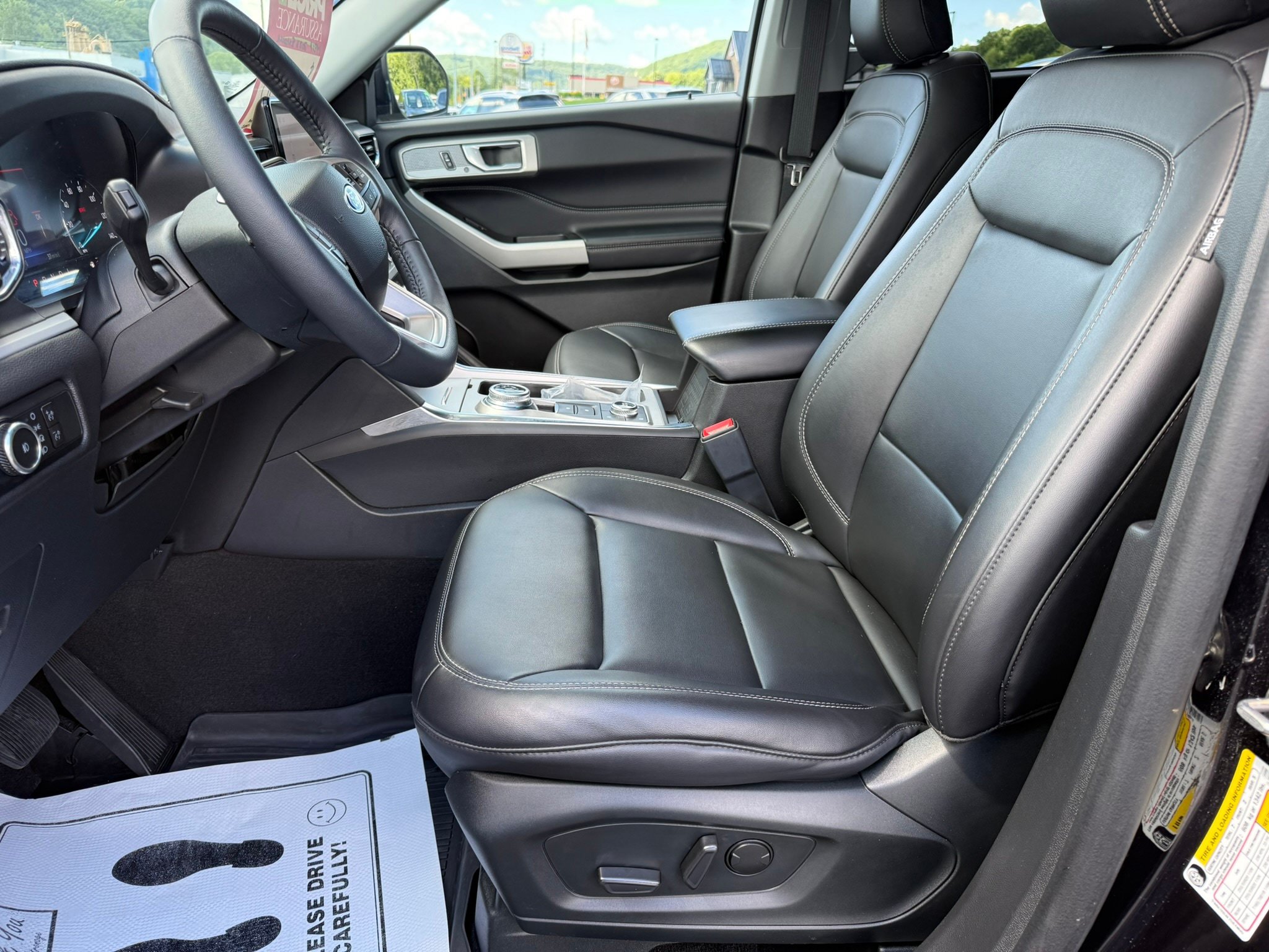 Used 2023 Ford Explorer XLT w/ Equipment Group 202A AWD/4WD image 11
