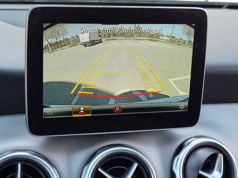 Used 2020 Mercedes-Benz GLA 250 4MATIC image 25