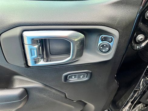 Used 2025 Jeep Wrangler Unlimited Rubicon image 24