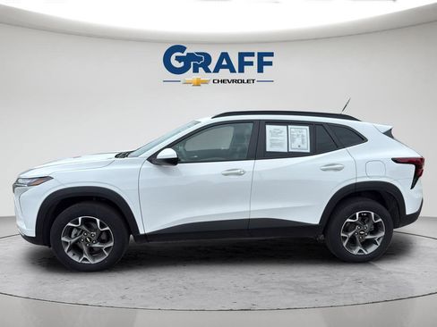 Used 2024 Chevrolet Trax LT FWD image 3
