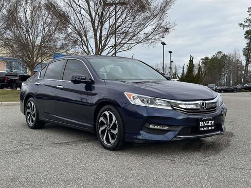 Used 2017 Honda Accord EX image 2