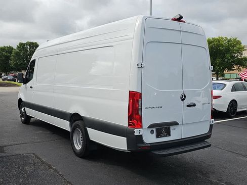 Used 2024 Mercedes-Benz Sprinter 3500 image 3