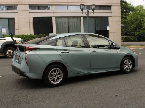 Used 2017 Toyota Prius Three FWD image 7