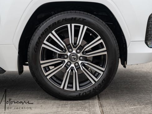 Used 2026 Lexus LX 600 4WD w/ Accessory Package (2T) image 35