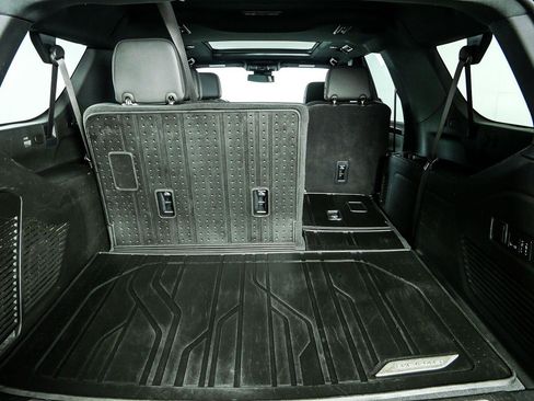 Certified 2024 Chevrolet Suburban RST w/ Luxury Package RWD image 33