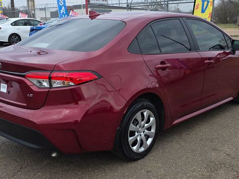Used 2025 Toyota Corolla LE FWD image 4
