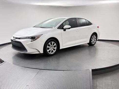 Used 2021 Toyota Corolla LE FWD image 2