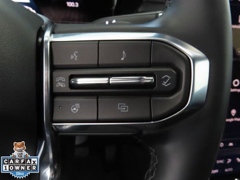 Used 2025 GMC Acadia Elevation image 16