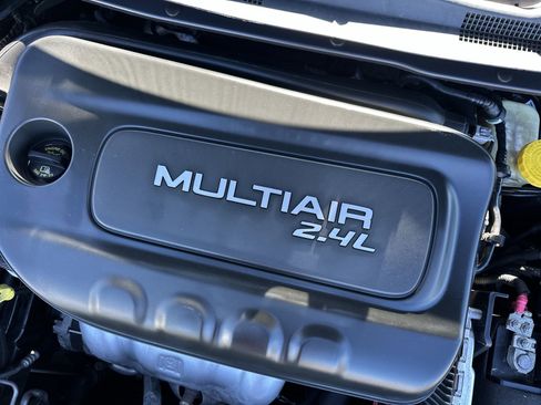 Used 2015 Chrysler 200 S w/ Comfort Group image 22