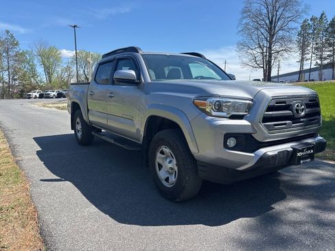 Used 2017 Toyota Tacoma SR5 w/ Tow Package image 3
