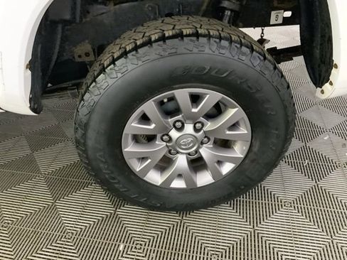 Used 2017 Toyota Tacoma SR5 w/ Tow Package AWD/4WD image 10