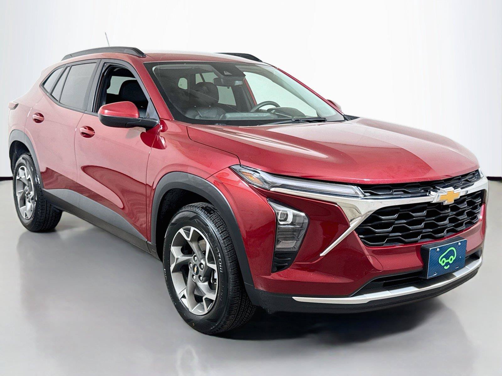 Used 2025 Chevrolet Trax LT FWD image 3