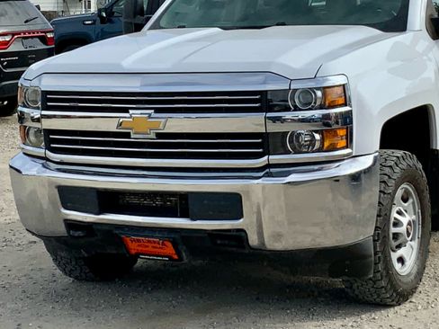 Used 2018 Chevrolet Silverado 2500 W/T image 9