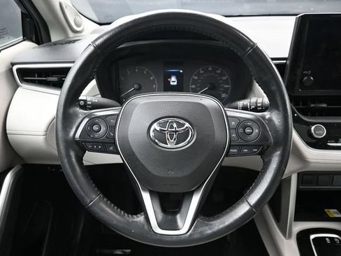 Used 2023 Toyota Corolla Cross LE w/ Moonroof Package AWD/4WD image 17