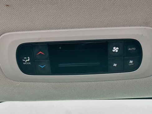 Used 2022 Chrysler Pacifica Touring-L FWD image 22