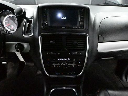 Used 2018 Dodge Grand Caravan GT image 27