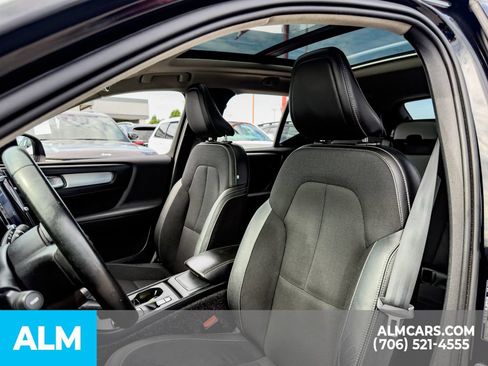 Used 2020 Volvo XC40 T5 Momentum AWD/4WD image 9