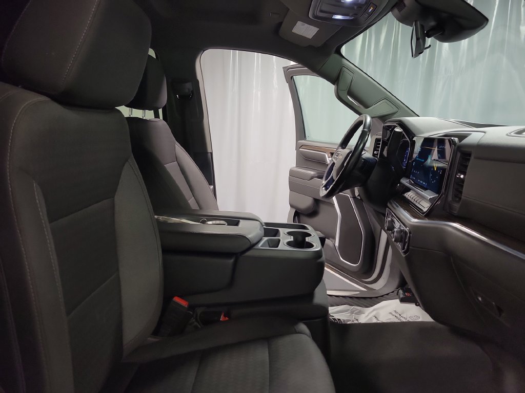 Used 2022 Chevrolet Silverado 1500 LT AWD/4WD image 36