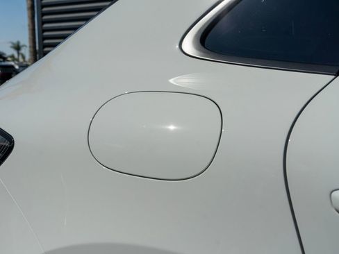 Certified 2026 Porsche Macan AWD/4WD image 15