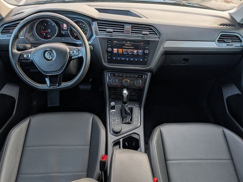 Used 2021 Volkswagen Tiguan SE image 10