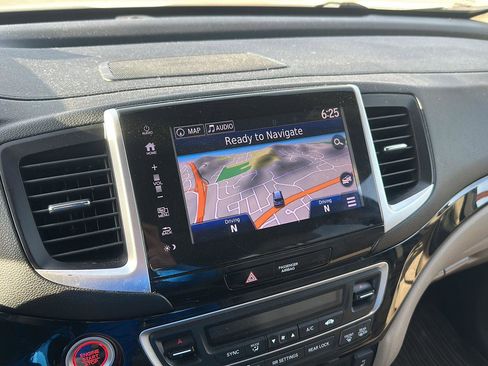 Used 2017 Honda Pilot Touring image 18