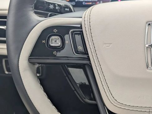 Used 2025 Lincoln Aviator 2WD image 22