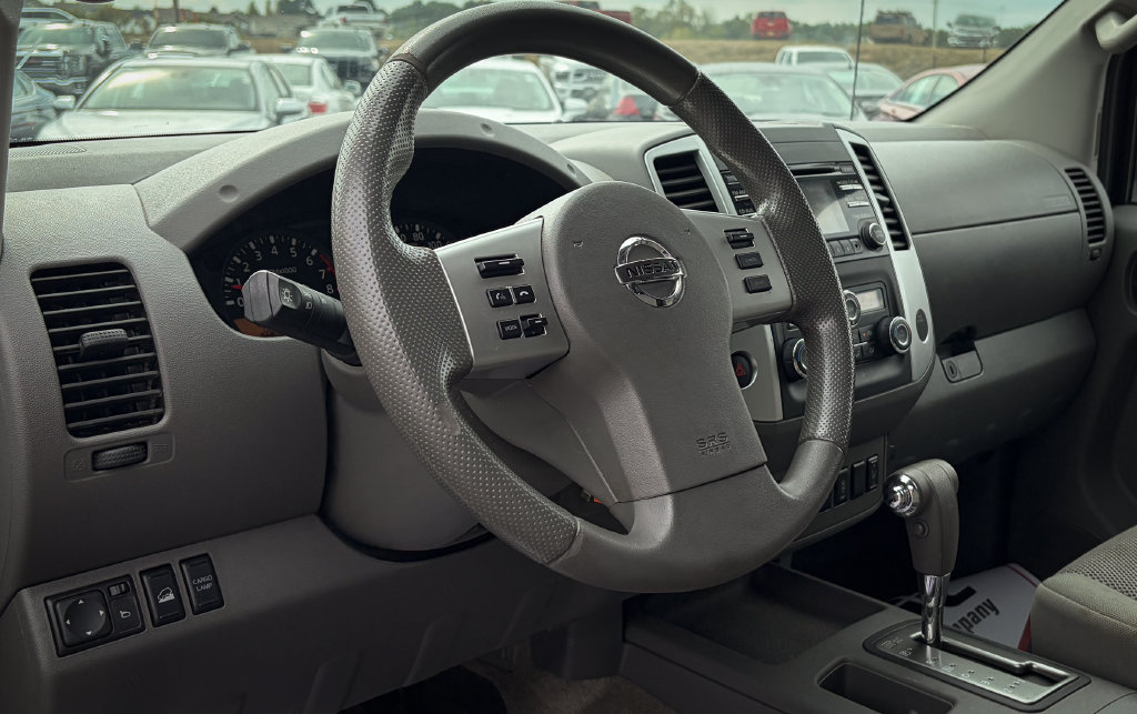 Used 2014 Nissan Frontier SV w/ SV Value Truck Package AWD/4WD image 2