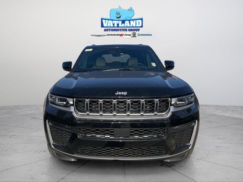 New 2026 Jeep Grand Cherokee Limited RWD image 8