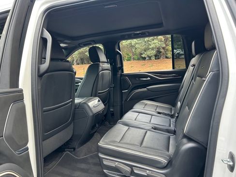Used 2023 Cadillac Escalade ESV Premium Luxury AWD/4WD image 42