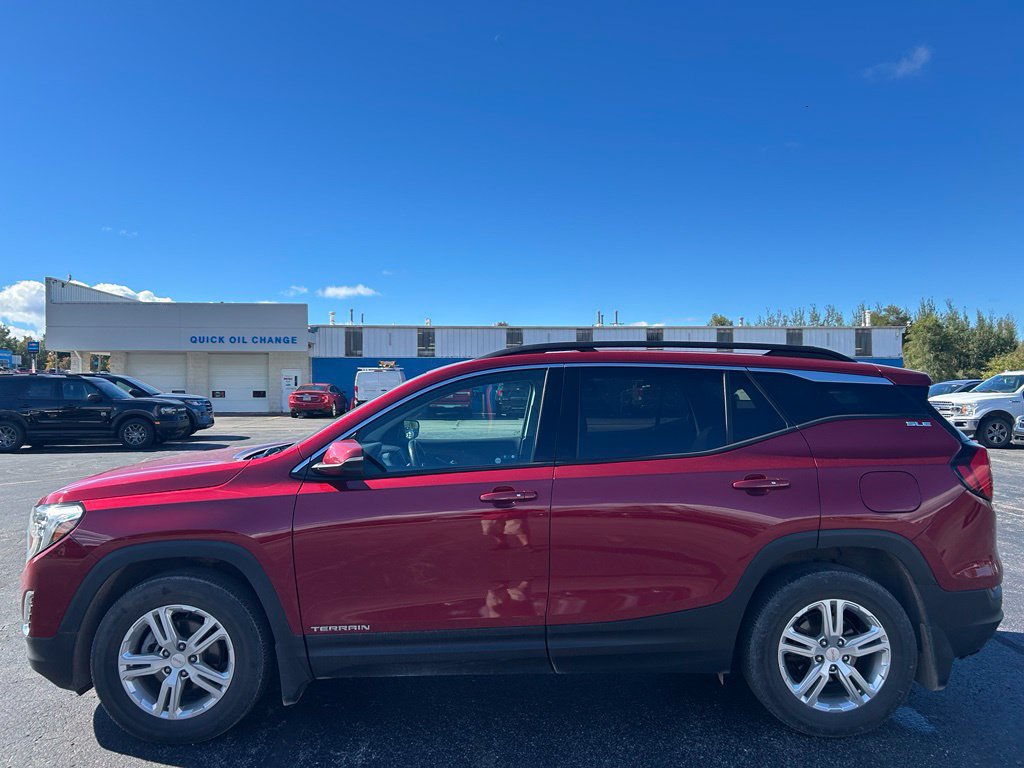 Used 2020 GMC Terrain SLE w/ Driver Convenience Package AWD/4WD image 2
