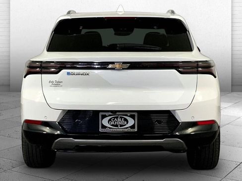 Used 2025 Chevrolet Equinox EV LT FWD image 3