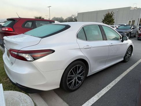 Used 2021 Toyota Camry XLE w/ Navigation Upgrade Package FWD image 5