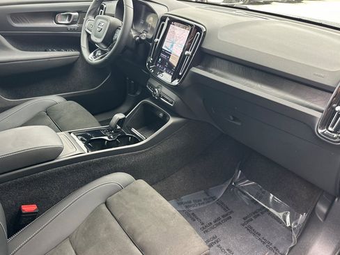Certified 2023 Volvo XC40 Recharge Ultimate image 19
